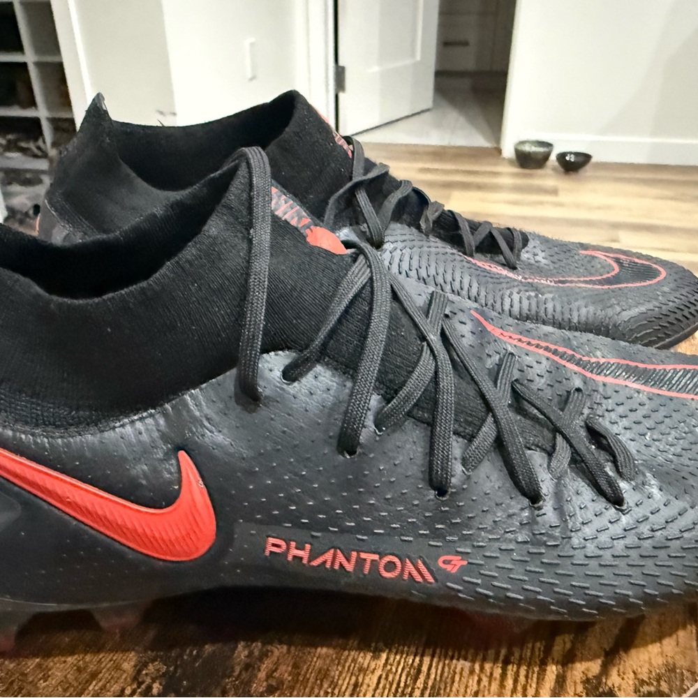 Nike Phantom GT Men’s Soccer Cleats - Black/Red Accent